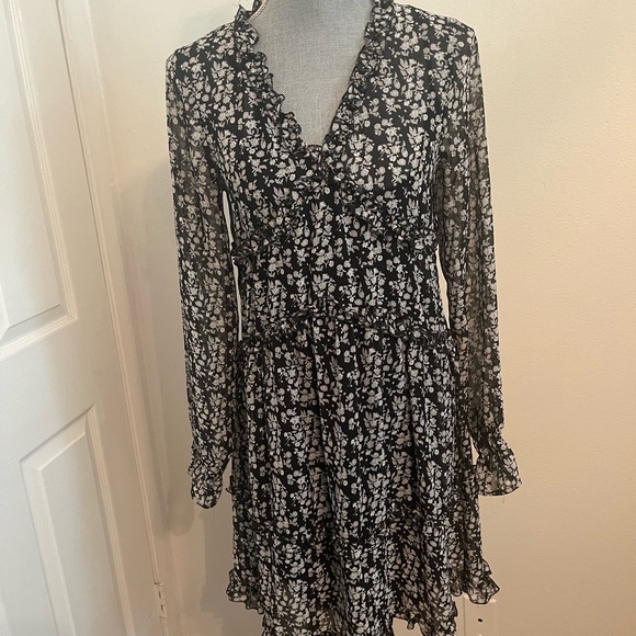 Express Black and White Floral Long Sleeve Dress. Size Small. - Picture 3 of 16